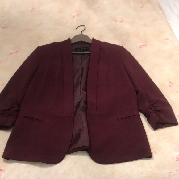 Blazer - Picture 3 of 4